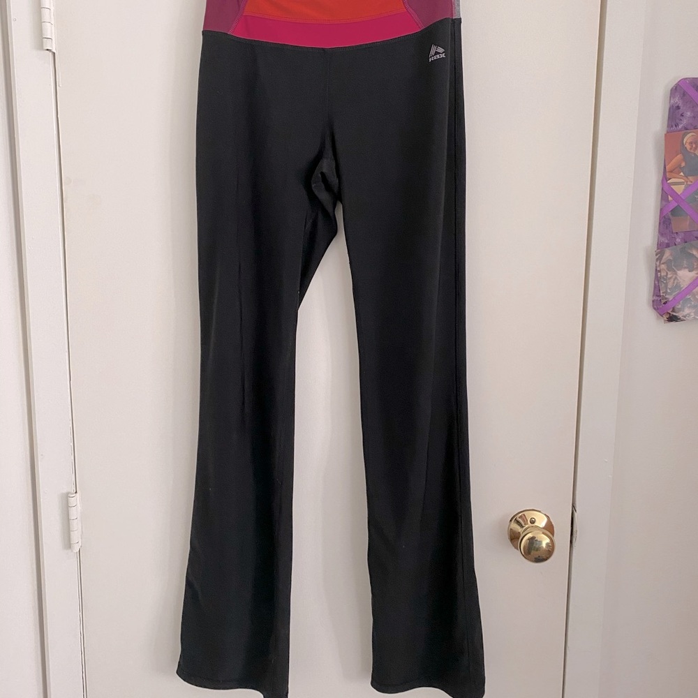 Yoga pants with pockets